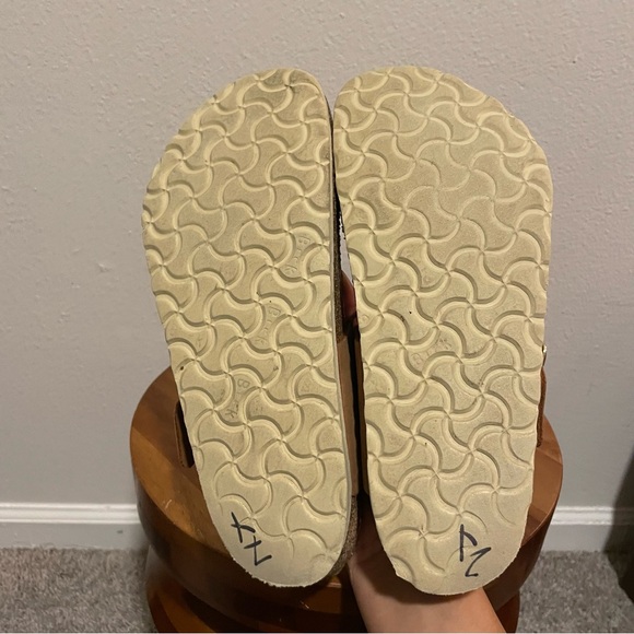 Birkenstock Gizeh Leather Gold Buckle Thong Sandals, Size 9 EU 39 - Picture 4 of 6